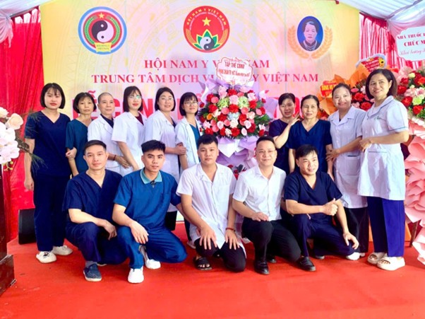 Xương khớp gia truyền Bà Lão bốc thuốc trị bệnh cứu người