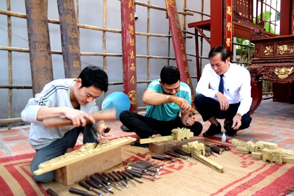 Làng nghề Sơn Đồng đã bắt đầu triển khai nhiều giải pháp xanh hóa sản xuất như: sử dụng vật liệu thân thiện, thay thế công nghệ sơn – phủ bề mặt truyền thống bằng sơn nước... nhằm bảo vệ môi trường không khí