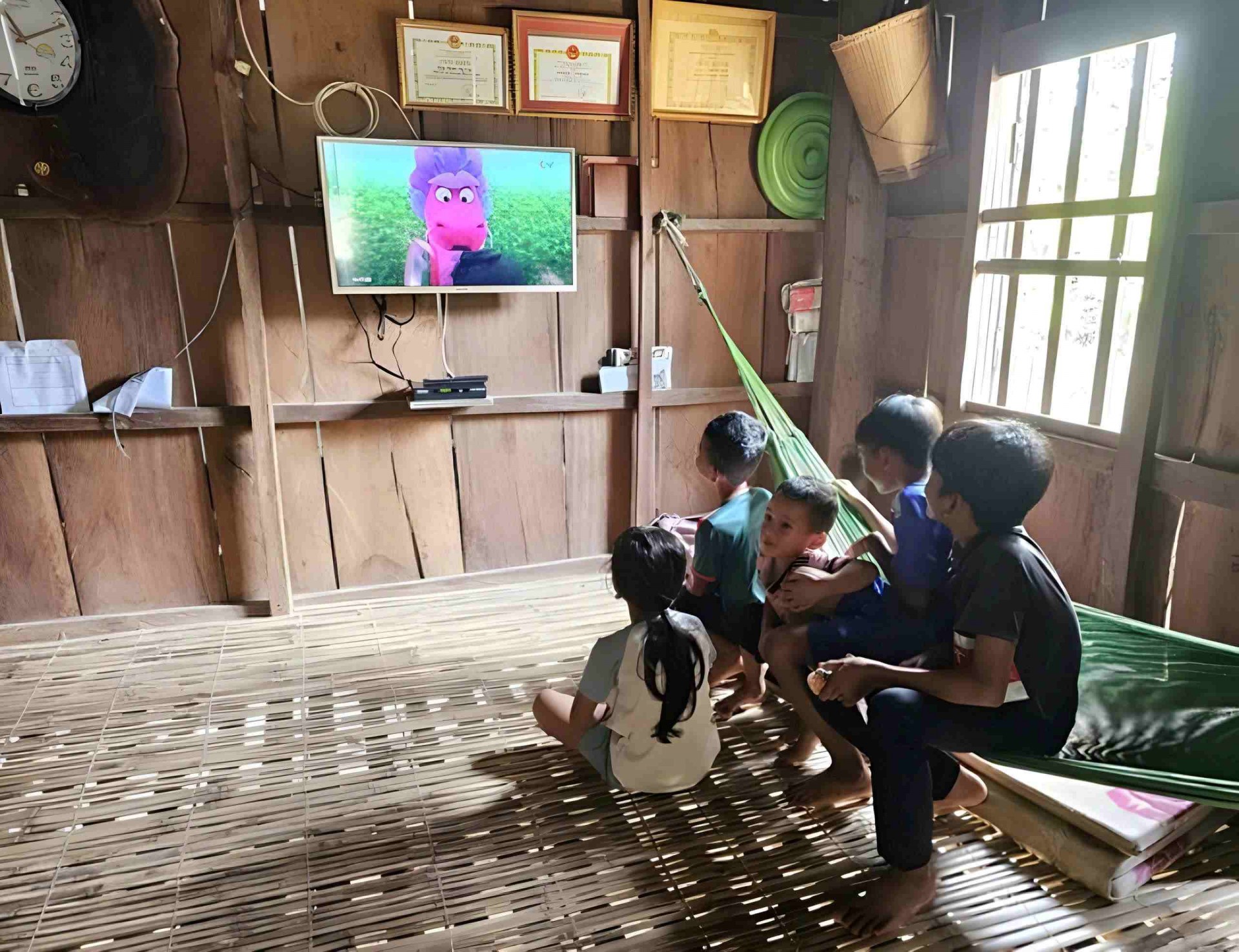 Gia Lai: Người dân làng Canh Tiến đón Tết xuân trong niềm vui có điện lưới quốc gia