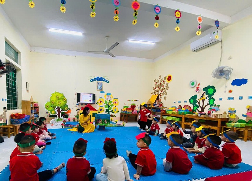 Trẻ hóa thân vào nhân vật trong câu chuyện