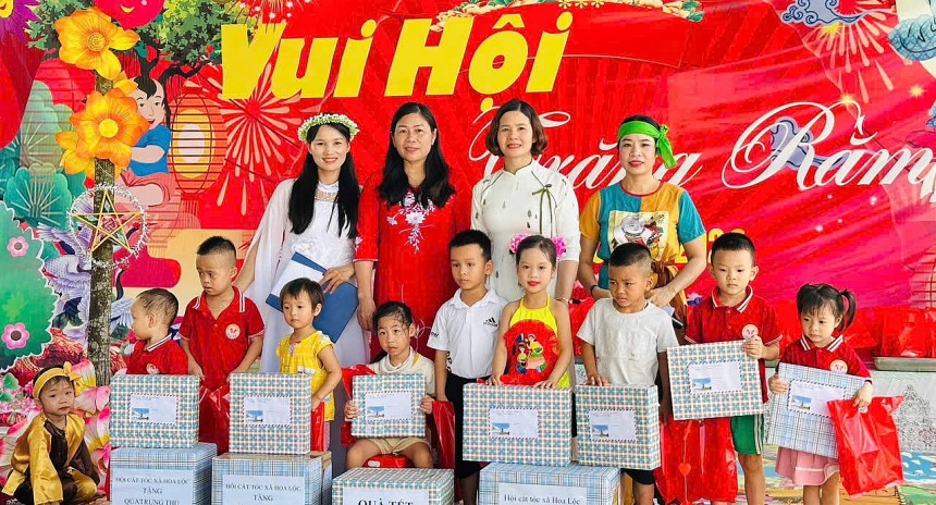 Tổ chức Tết trung thu và trao quà cho trẻ