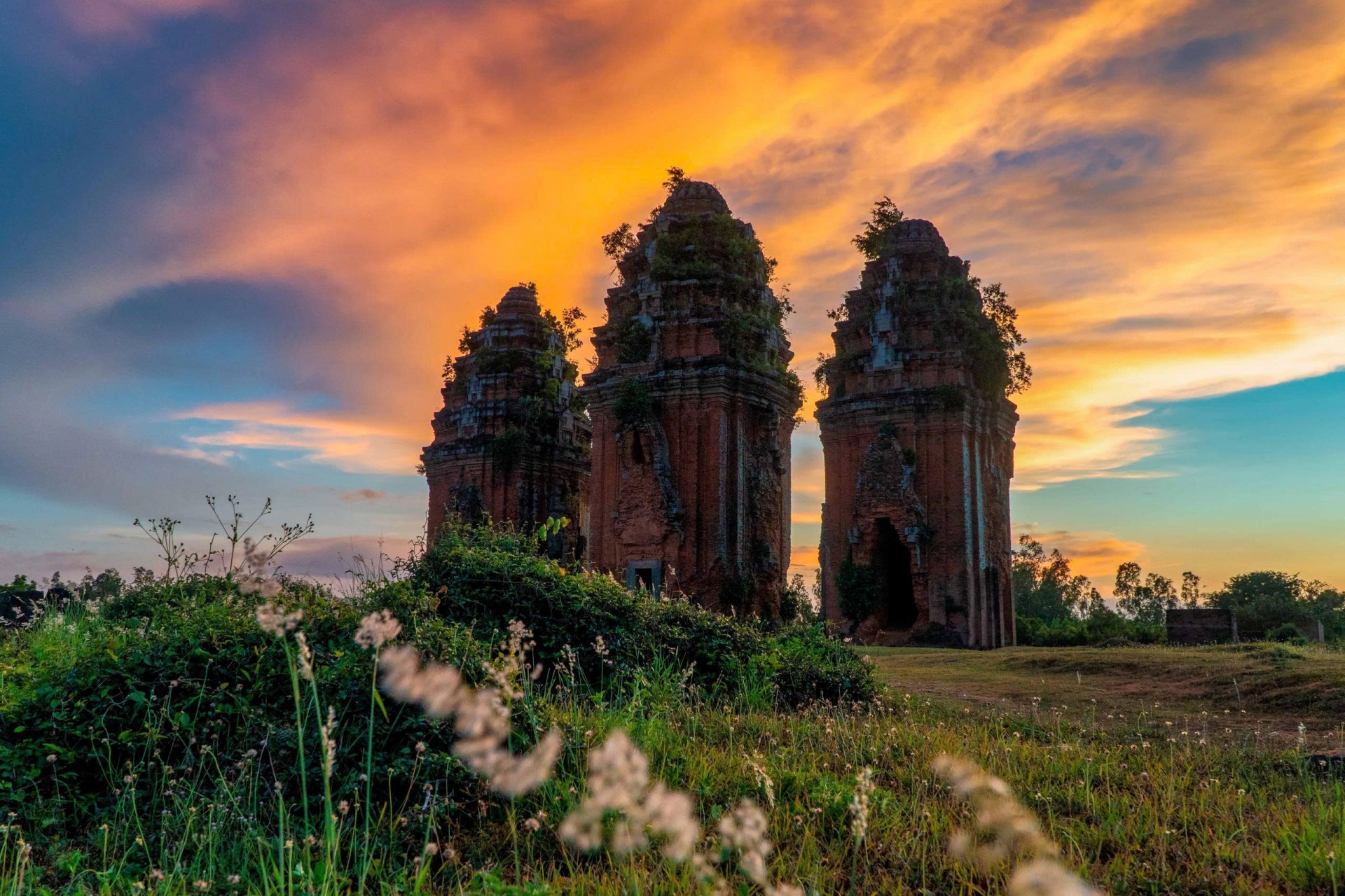 Gia Lai: Phát hiện phù điêu tại Di tích quốc gia đặc biệt tháp Dương Long