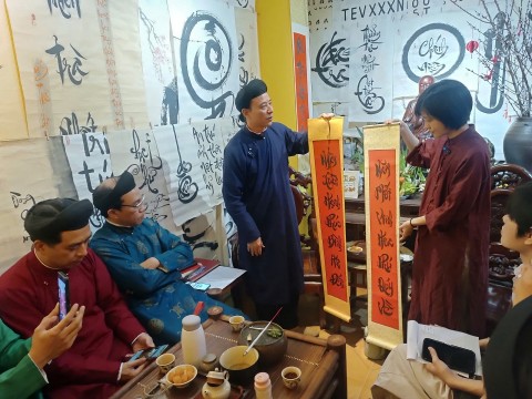 the he tre tim ve ban sac tet truyen thong giua nhip song hien dai