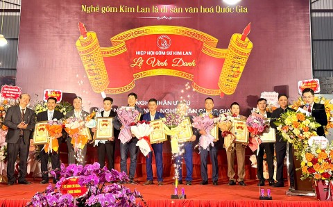 vinh danh de giu nghe cau chuyen tu lang gom kim lan