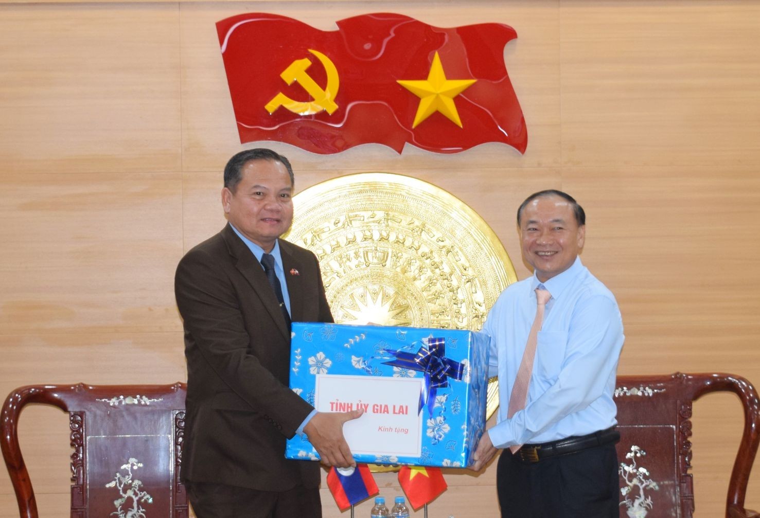 Bí thư Tỉnh ủy Gia Lai Thái Đại Ngọc tiếp đoàn đại biểu tỉnh Champasak – Lào sang thăm chúc Tết