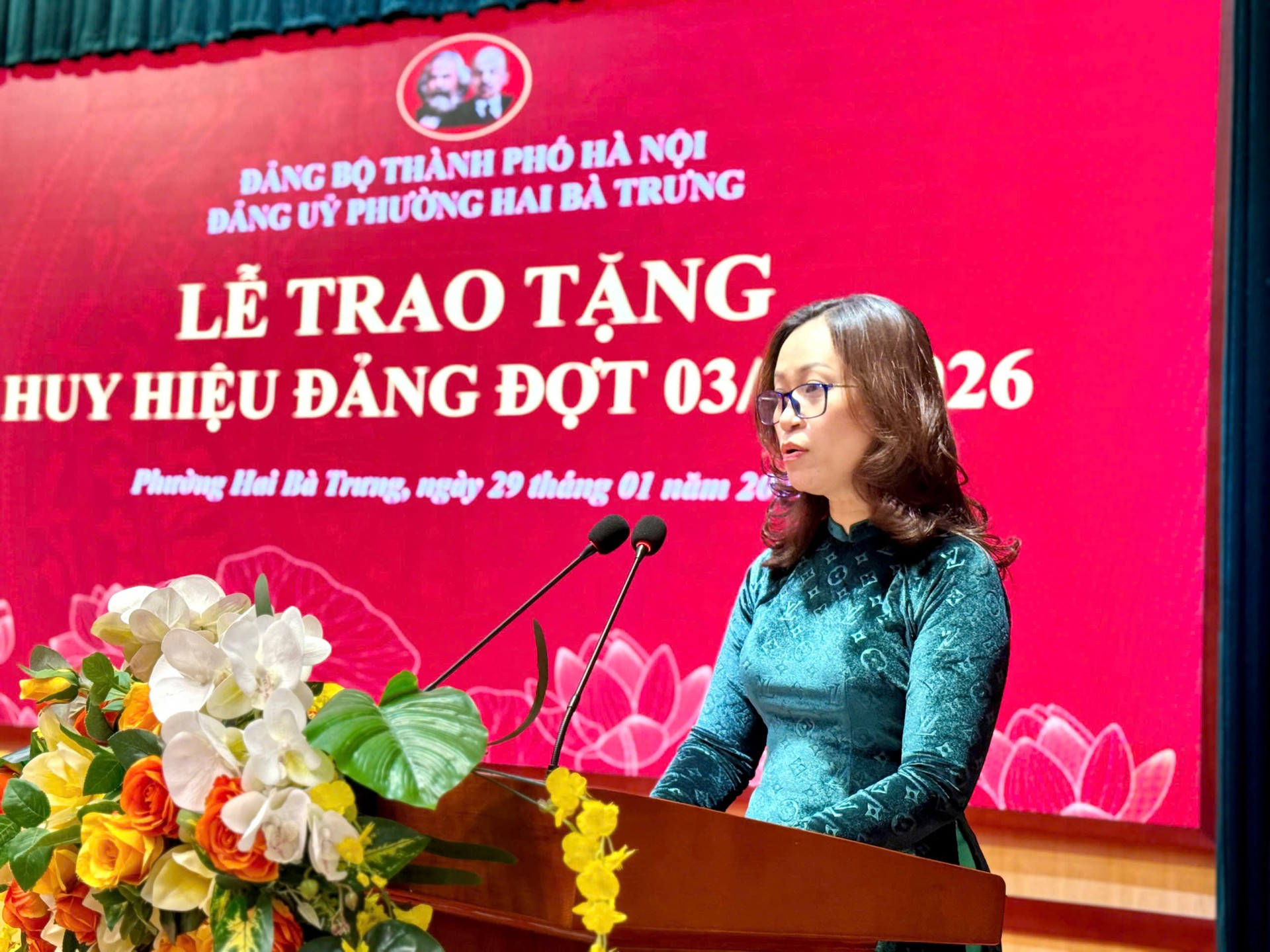 Đồng chí Vũ Thanh Loan, Bí thư đảng uỷ Doanh Nghiệp thuộc Đảng bộ phường Hai Bà Trưng phát biểu khai mạc.