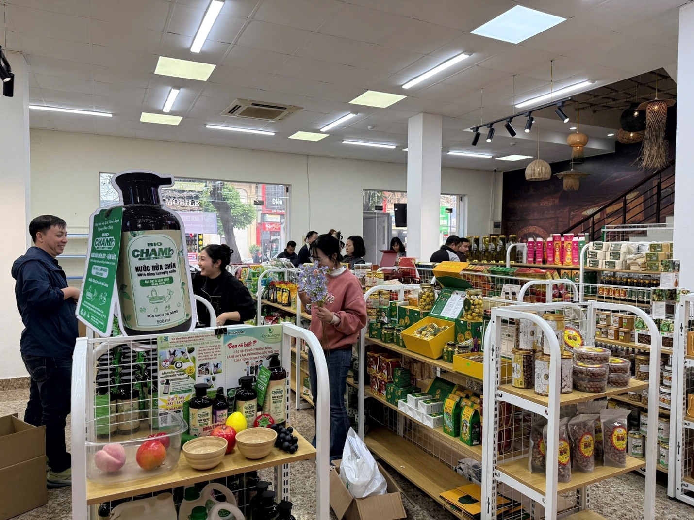 Các sản phẩm trưng bày đa dạng về chủng loại và đảm bảo về chất lượng