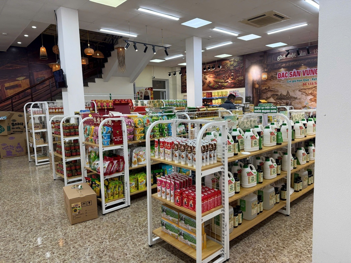 Đây cũng là địa điểm để các tổ chức, cá nhân, doanh nghiệp, cơ sở sản xuất… giới thiệu, kết nối các hoạt động xúc tiến thương mại