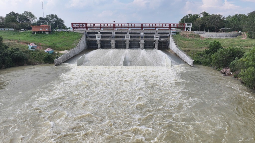 Hệ thống thủy lợi hồ Dầu Tiếng cung cấp nước tưới thông qua dự án thủy lợi tưới tiêu khu vực phía Tây sông Vàm Cỏ Đông Hệ thống thủy lợi hồ Dầu Tiếng cung cấp nước tưới thông qua dự án thủy lợi tưới tiêu khu vực phía Tây sông Vàm Cỏ Đông