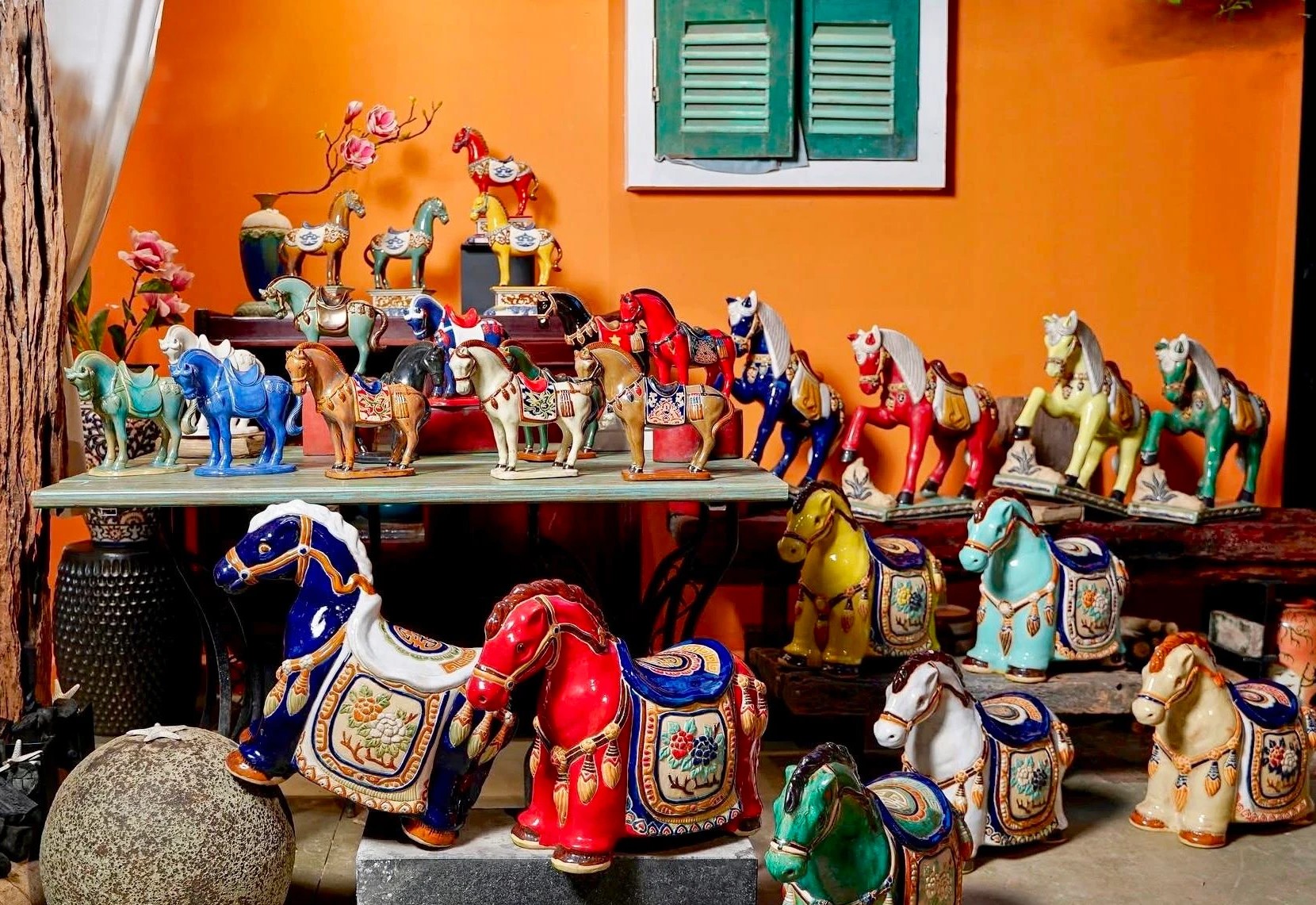 Làng gốm Lái Thiêu tạo hình linh vật ngựa