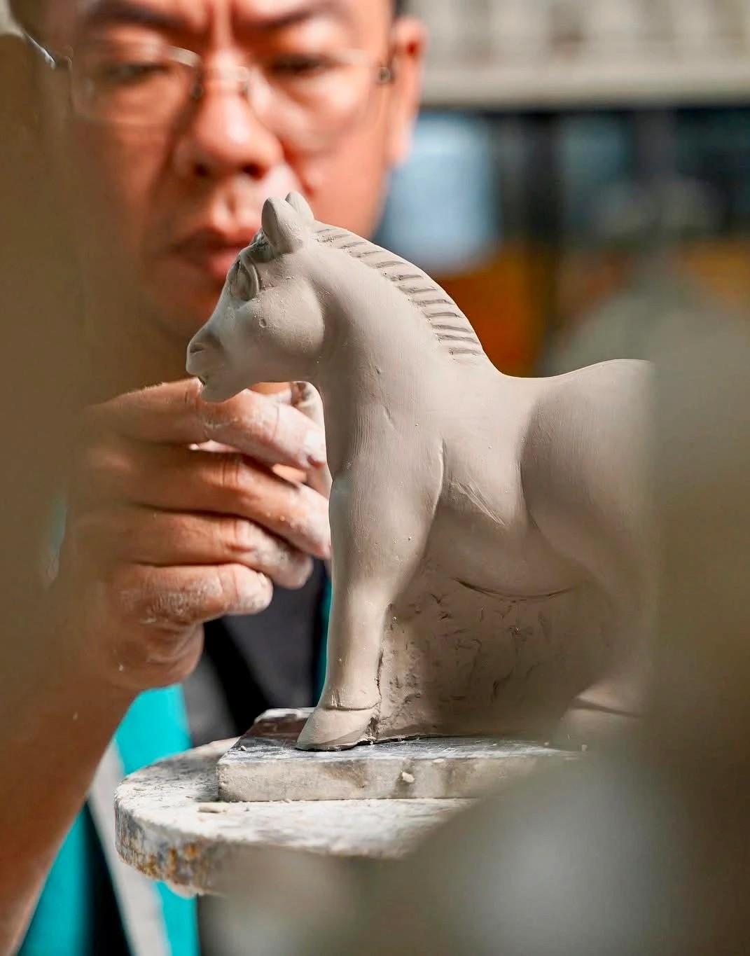 Làng gốm Lái Thiêu tạo hình linh vật ngựa