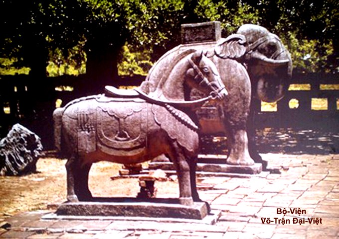 Tượng tạc niệm tưởng Ngựa Chiến và Voi Trận Lăng Hoàng Đế Thiệu-Trị (1841~1847), Triều Nhà NGUYỄN (1802~1945) Tượng tạc niệm tưởng Ngựa Chiến và Voi Trận Lăng Hoàng Đế Thiệu-Trị (1841~1847), Triều Nhà NGUYỄN (1802~1945)