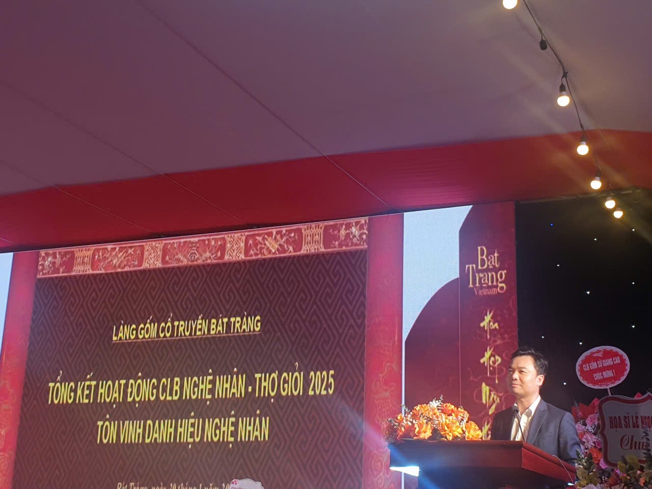 Câu lạc bộ nghệ nhân – thợ giỏi xã Bát Tràng tổng kết năm và kết nạp hội viên mới năm 2025. Câu lạc bộ nghệ nhân – thợ giỏi xã Bát Tràng tổng kết năm và kết nạp hội viên mới năm 2025.