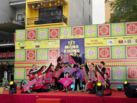 tet mong xuong pho 2026 lan toa ban sac van hoa cua nguoi mong den cong chung thu do