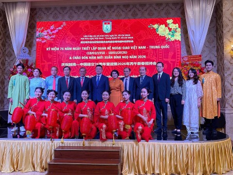 cong dong viet trung vun dap tinh huu nghi truoc them tet nguyen dan