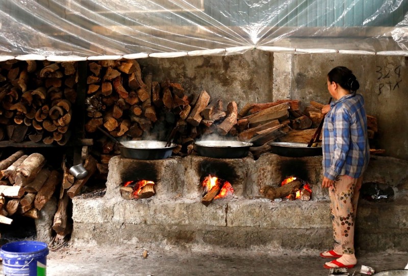 Làng nghề mứt gừng Kim Long (TP Huế) đỏ lửa phục vụ thị trường Tết Nguyên đán Bính Ngọ.