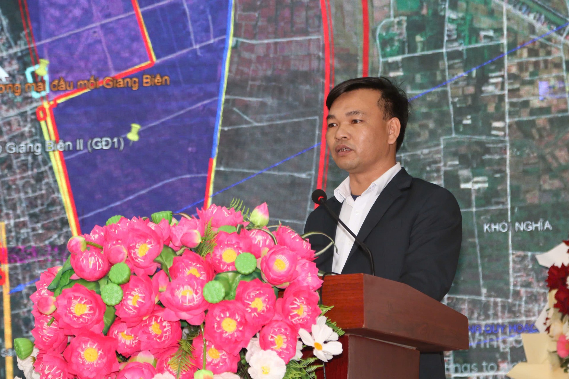 Đại diện Cty CP Công nghiệp Dũng Tiến cam kết tiếp tục đồng hành chung tay cùng chính quyền và nhân dân địa phương xây dựng quê hương ngày càng giàu đẹp văn minh. Đại diện Cty CP Công nghiệp Dũng Tiến cam kết tiếp tục đồng hành chung tay cùng chính quyền và nhân dân địa phương xây dựng quê hương ngày càng giàu đẹp văn minh.