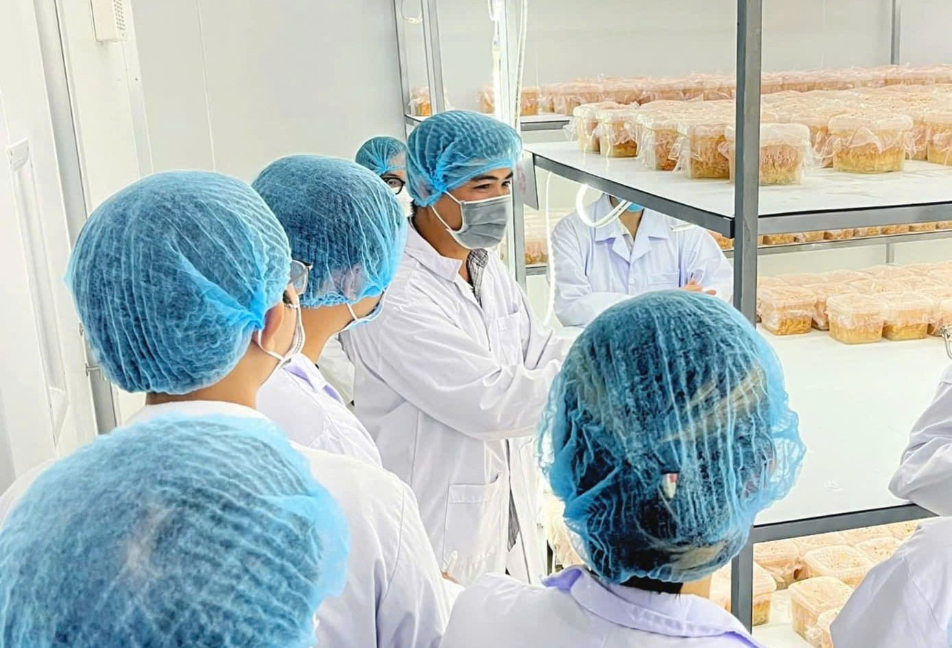 Từ giảng đường đến khát vọng thương hiệu Việt Từ giảng đường đến khát vọng thương hiệu Việt