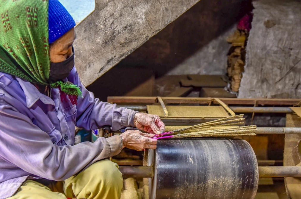 Làng hương Đông Khê và hành trình gìn giữ nghề truyền thống trăm năm