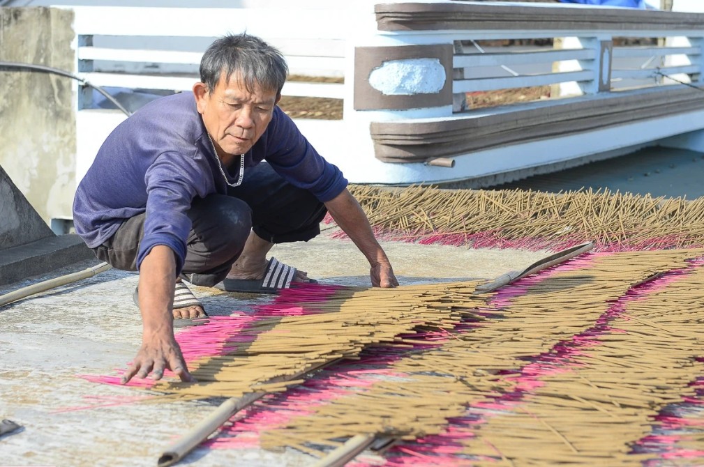 Làng hương Đông Khê và hành trình gìn giữ nghề truyền thống trăm năm