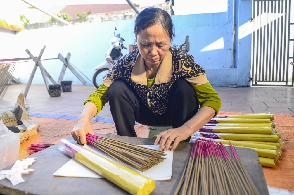 Làng hương Đông Khê và hành trình gìn giữ nghề truyền thống trăm năm