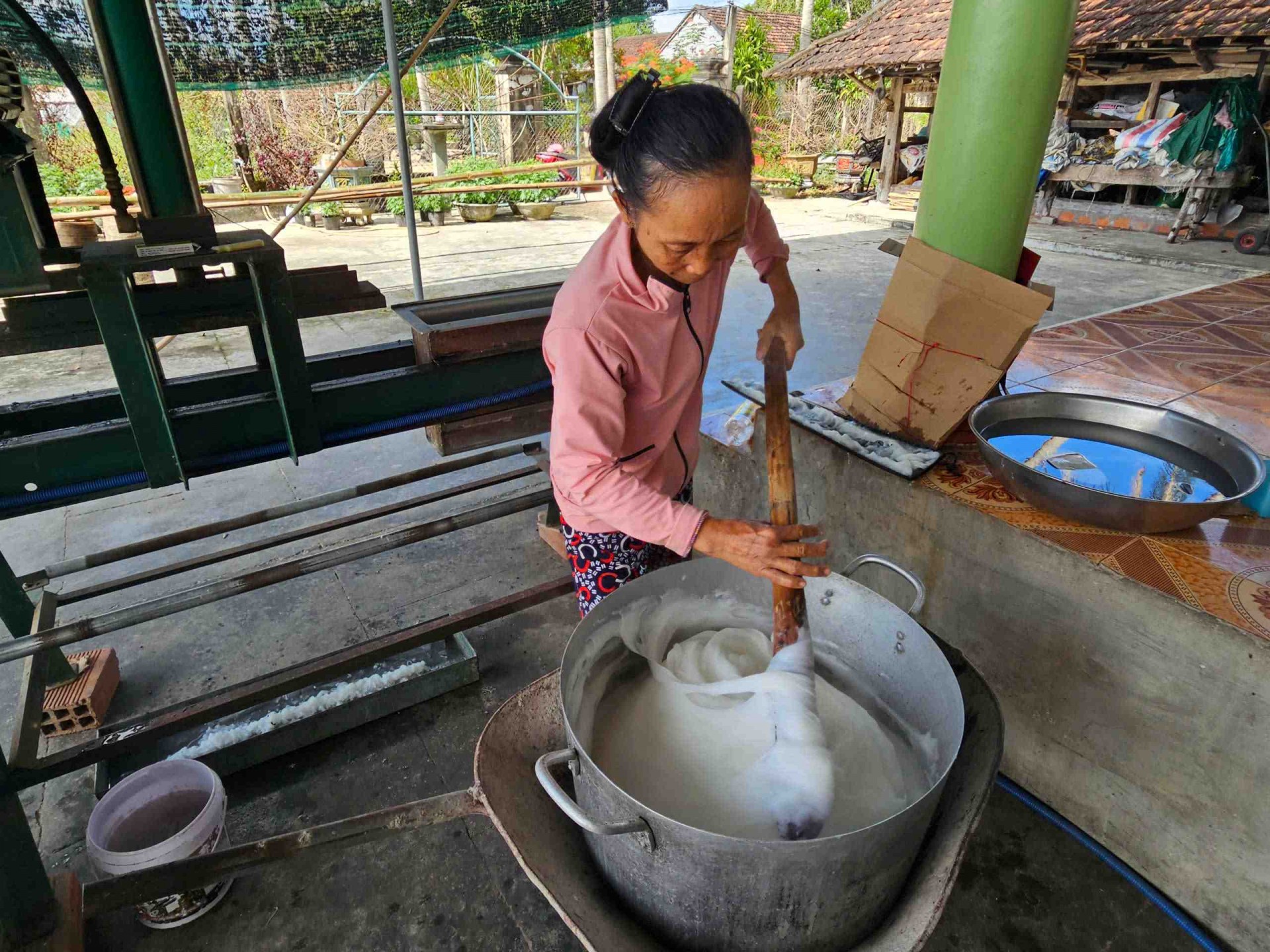 Gia Lai: Phù Mỹ Nam giữ gìn hồn quê với dải lụa trắng ngần từ sợi bún mì số 8