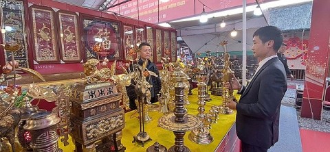 khong gian lang nghe ha noi ron rang sac xuan binh ngo