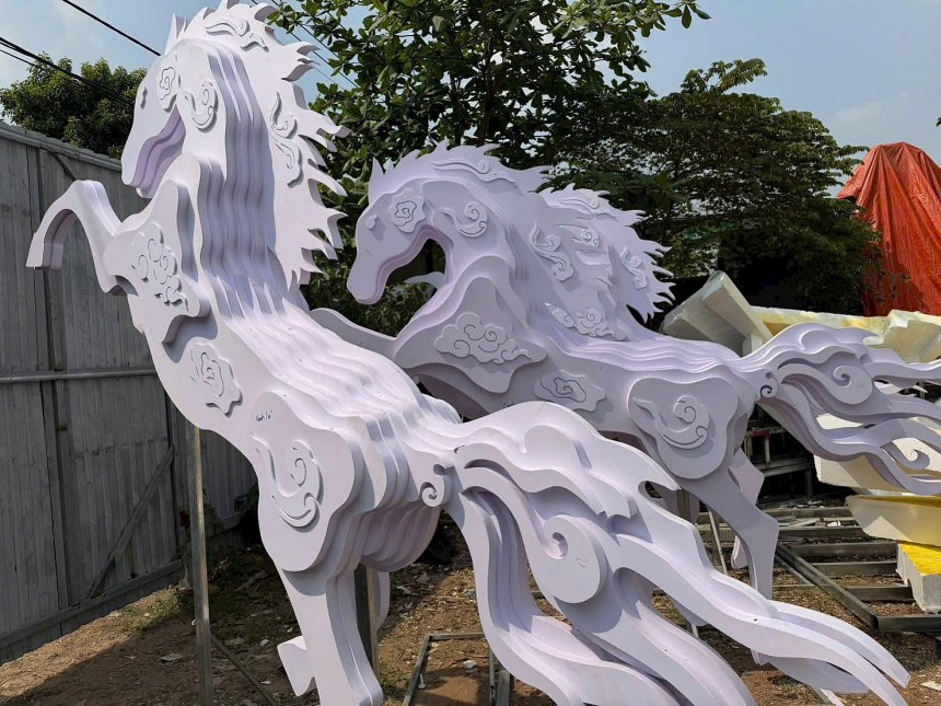 Hình tượng con giáp Bính Ngọ được anh Bình cùng các cộng sự chăm chút tỉ mỉ từ dáng đứng đến đường nét cơ bắp