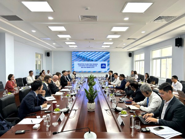Anh thúc đẩy hợp tác phát triển đường sắt đô thị tại Việt Nam