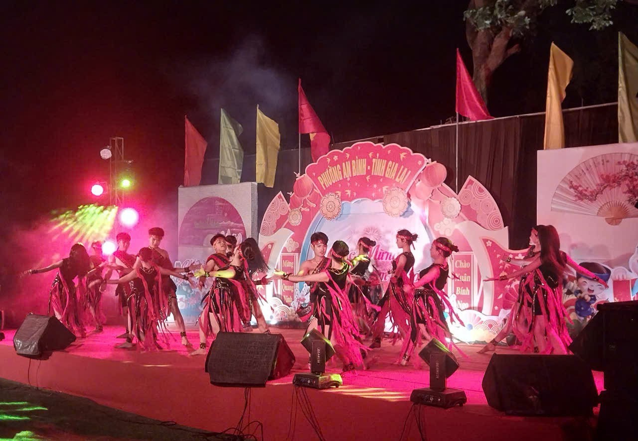 Gia Lai: Phường An Bình tổ chức chương trình văn nghệ đặc biệt “Mừng Đảng, Mừng Xuân” và tặng quà “Tết vì người nghèo” Gia Lai: Phường An Bình tổ chức chương trình văn nghệ đặc biệt “Mừng Đảng, Mừng Xuân” và tặng quà “Tết vì người nghèo”