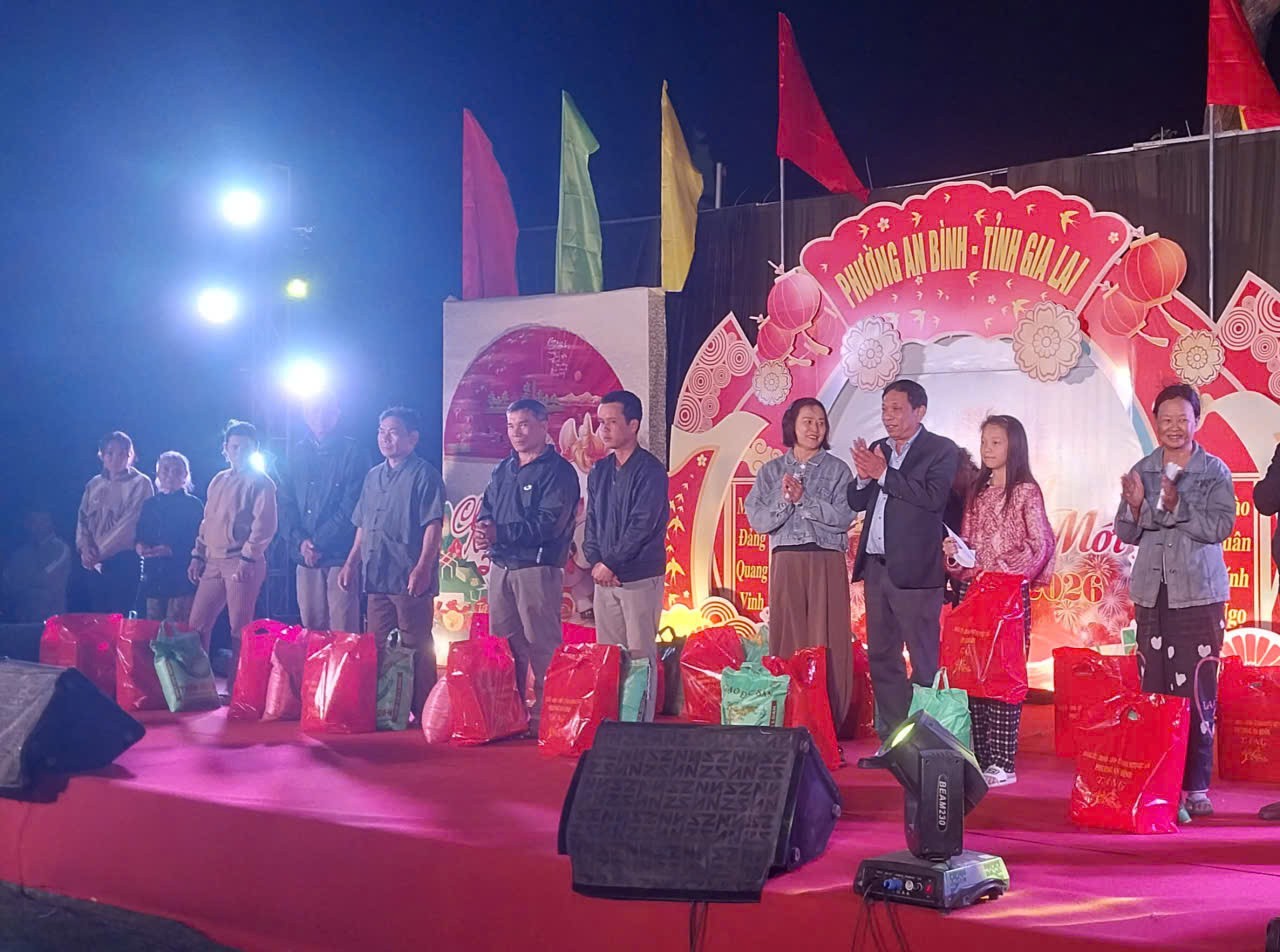 Gia Lai: Phường An Bình tổ chức chương trình văn nghệ đặc biệt “Mừng Đảng, Mừng Xuân” và tặng quà “Tết vì người nghèo” Gia Lai: Phường An Bình tổ chức chương trình văn nghệ đặc biệt “Mừng Đảng, Mừng Xuân” và tặng quà “Tết vì người nghèo”