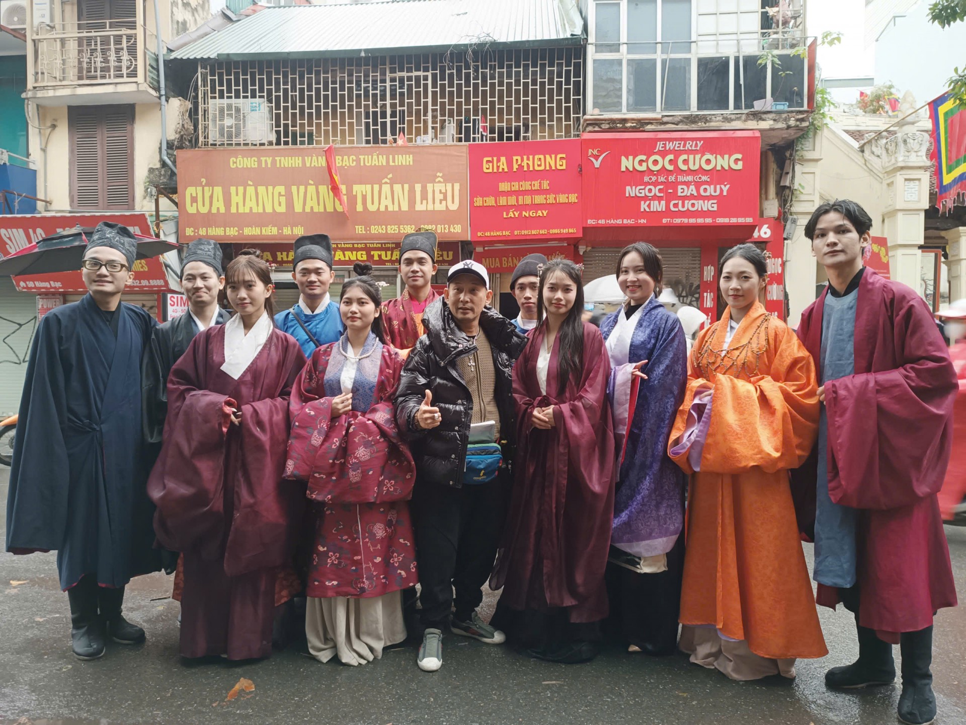 Trang nghiêm đoàn rước dâng lễ, khai mở mùa xuân Thăng Long – Hà Nội