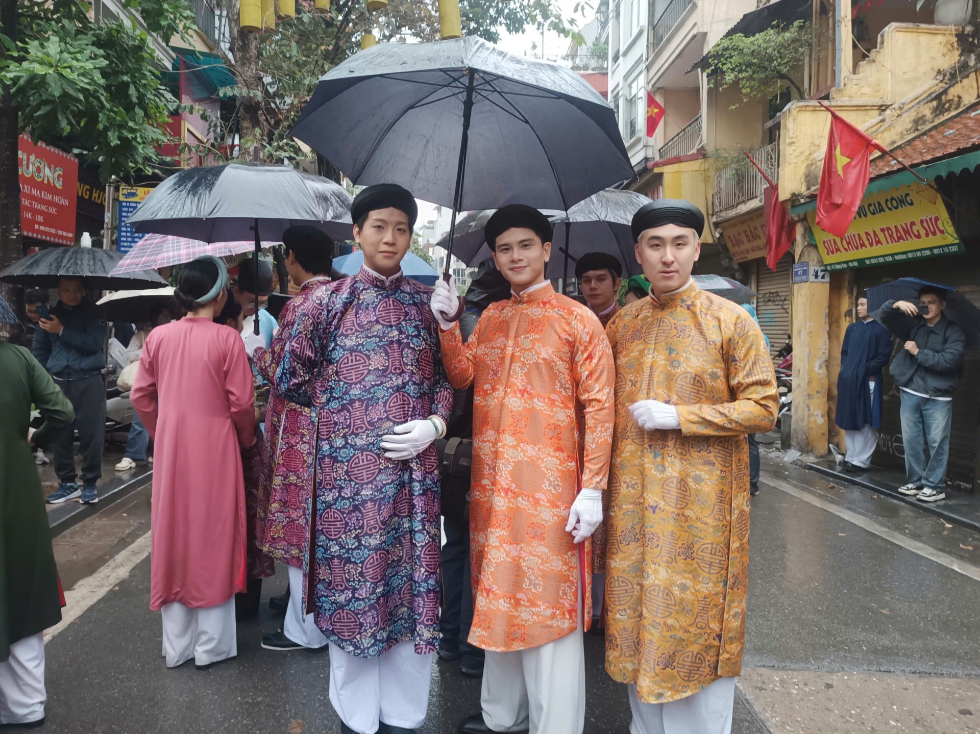 Trang nghiêm đoàn rước dâng lễ, khai mở mùa xuân Thăng Long – Hà Nội