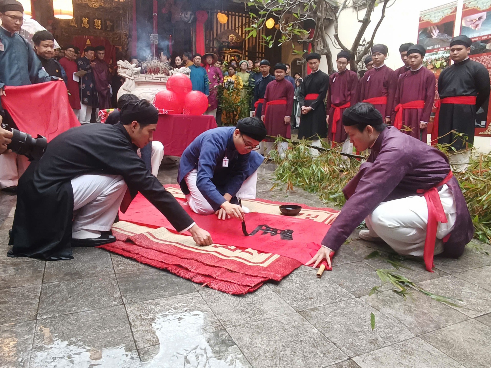 Trang nghiêm đoàn rước dâng lễ, khai mở mùa xuân Thăng Long – Hà Nội