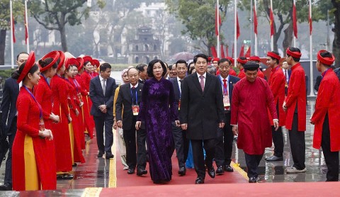 chu tich nuoc luong cuong va phu nhan cung kieu bao tham gia nghi le tha ca chep tien ong cong ong tao