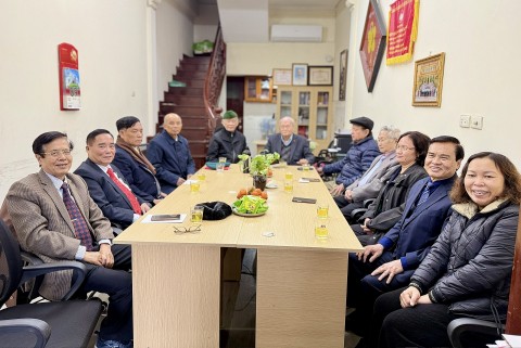 hiep hoi lang nghe viet nam gap mat cuoi nam am ap nghia tinh