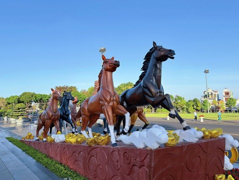 gia lai ron rang sac xuan pho nui ben linh vat bat ma tet binh ngo 2026