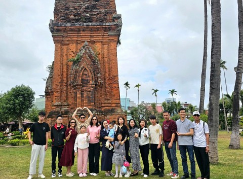 chuong trinh xuan ve tren thap co thu hut khach du xuan don tet