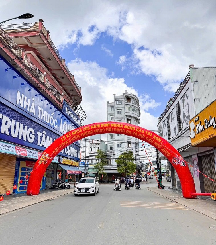 An Khê mồng 4 Tết và điều người viết còn nợ với đất