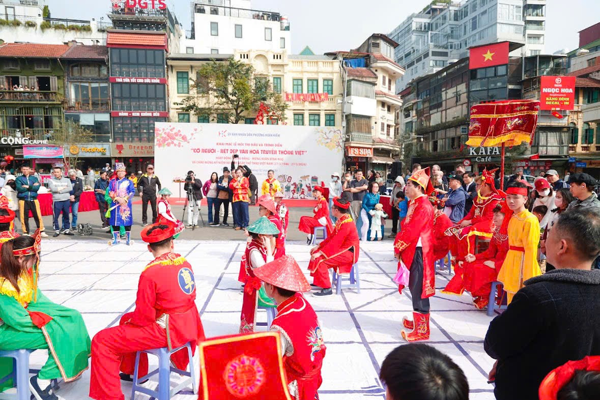 Phường Hoàn Kiếm tổ chức lễ hội trình diễn, thi đấu Cờ người  nhân dịp đầu xuân