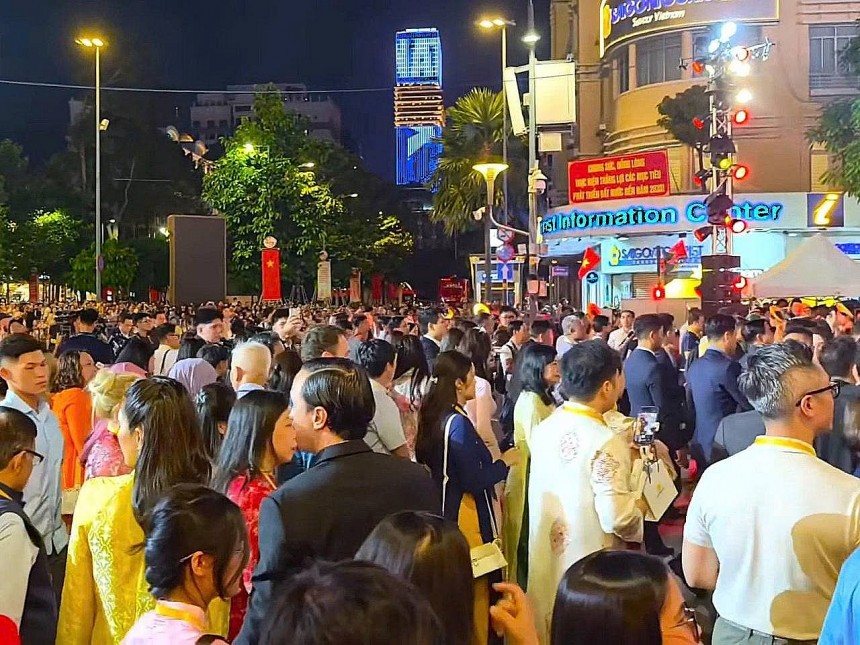 Đường hoa Nguyễn Huệ Tết Bính Ngọ 2026 mở cửa phục vụ người dân, du khách từ 19h ngày 15/2 đến 21h ngày 22/2