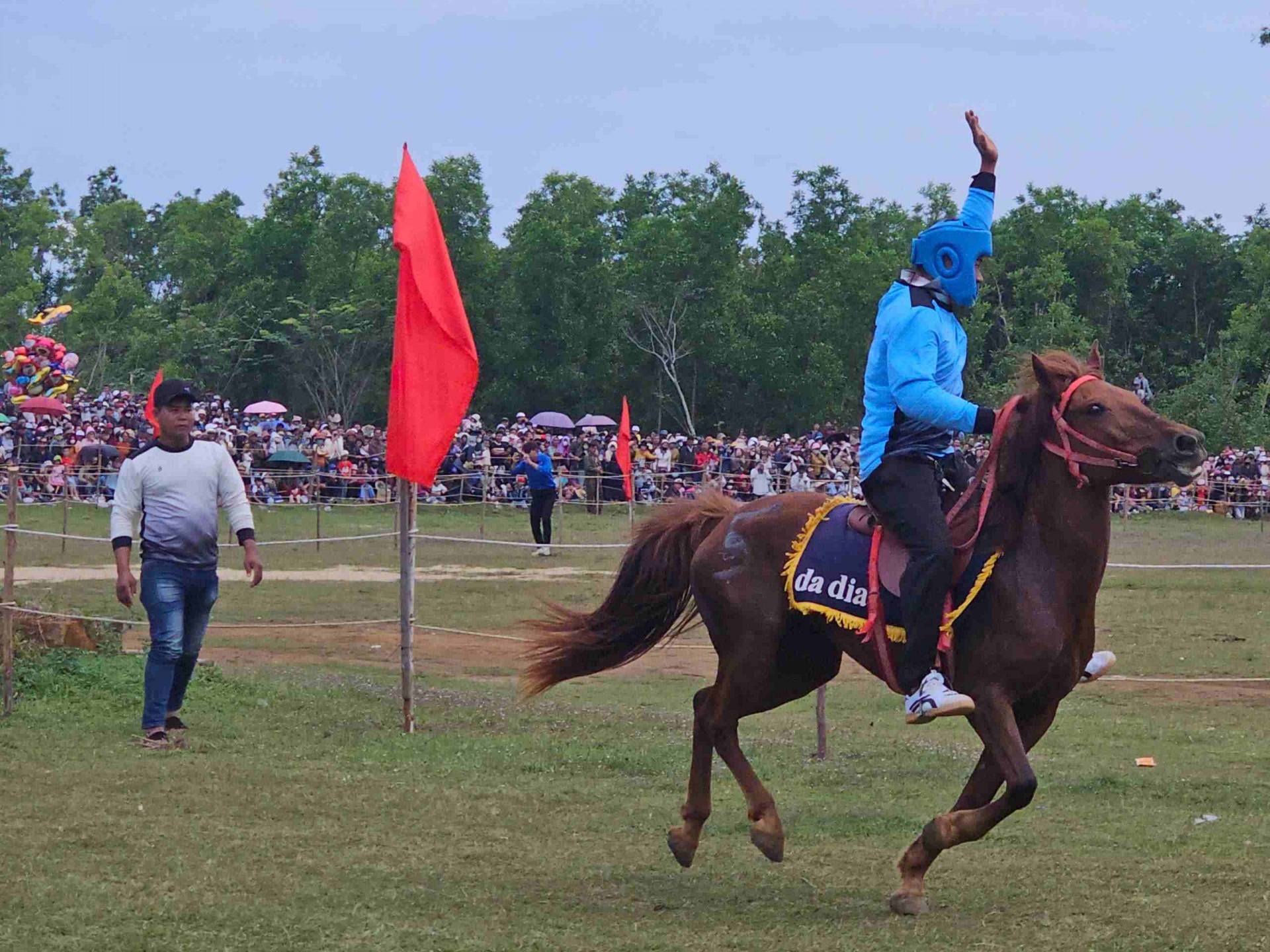Sôi động Hội đua ngựa Gò Thì Thùng Xuân Bính Ngọ 2026 vang vó chiến mã, dậy khí thế đầu năm