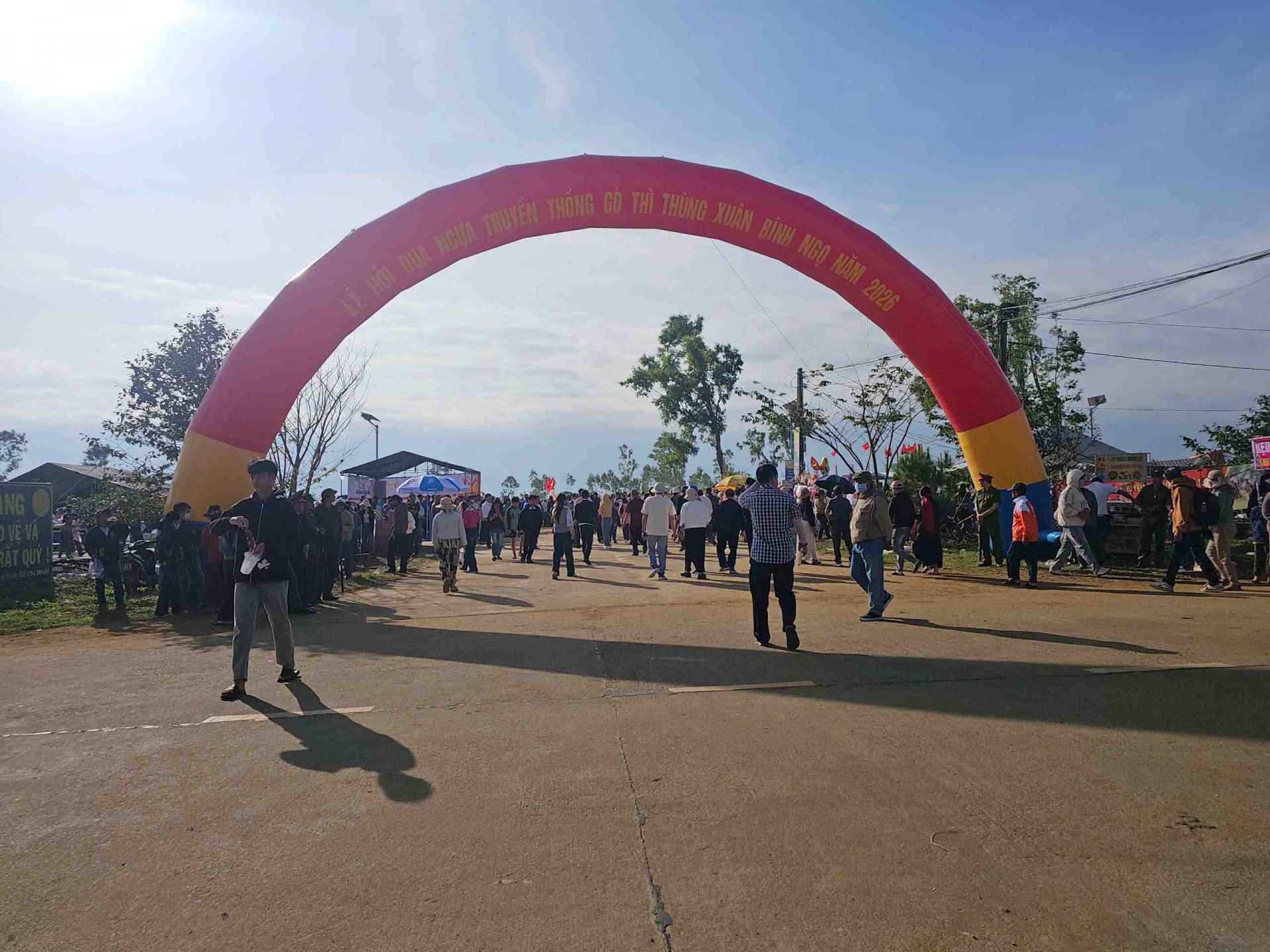 Sôi động Hội đua ngựa Gò Thì Thùng Xuân Bính Ngọ 2026 vang vó chiến mã, dậy khí thế đầu năm