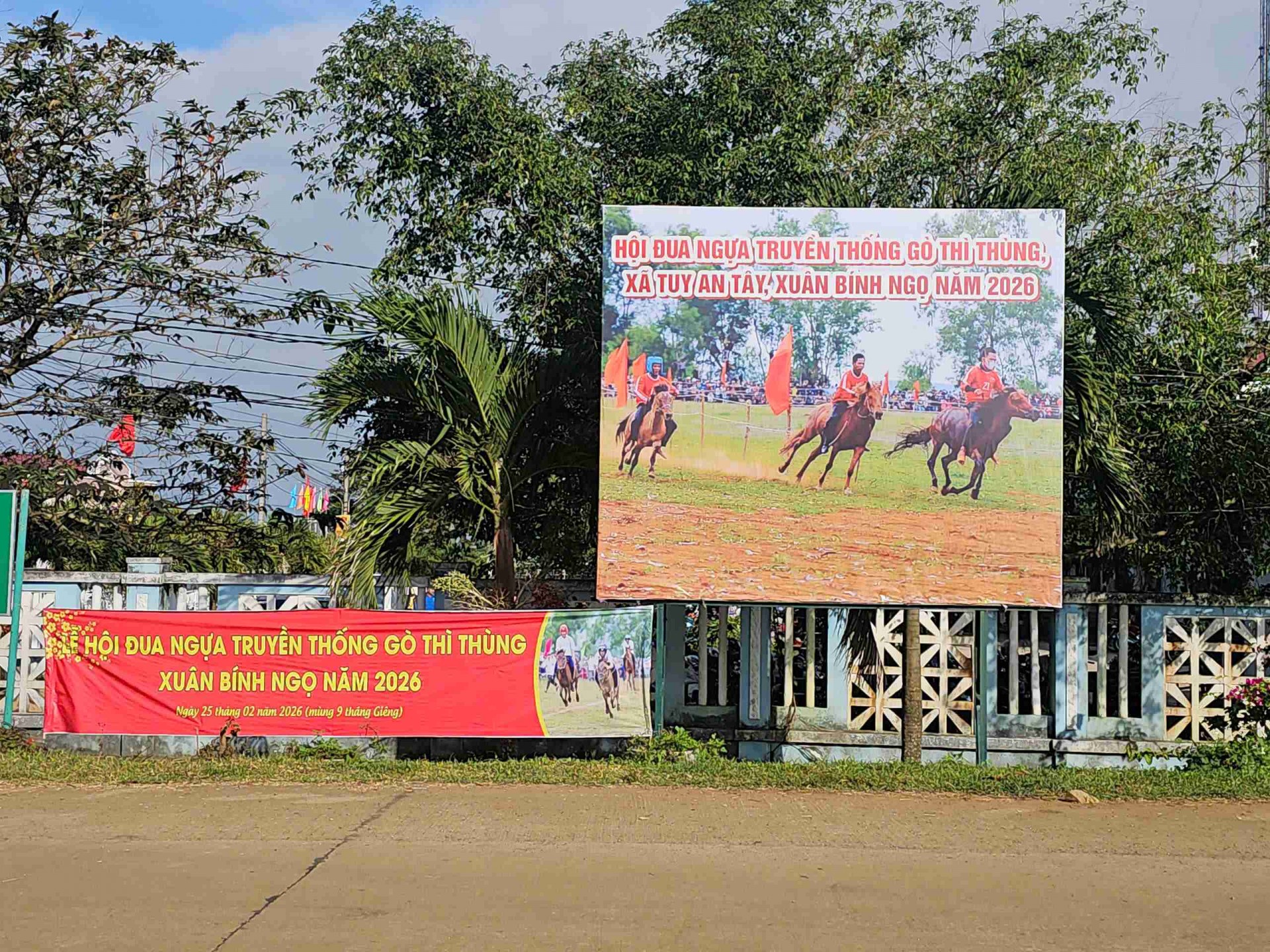 Sôi động Hội đua ngựa Gò Thì Thùng Xuân Bính Ngọ 2026 vang vó chiến mã, dậy khí thế đầu năm