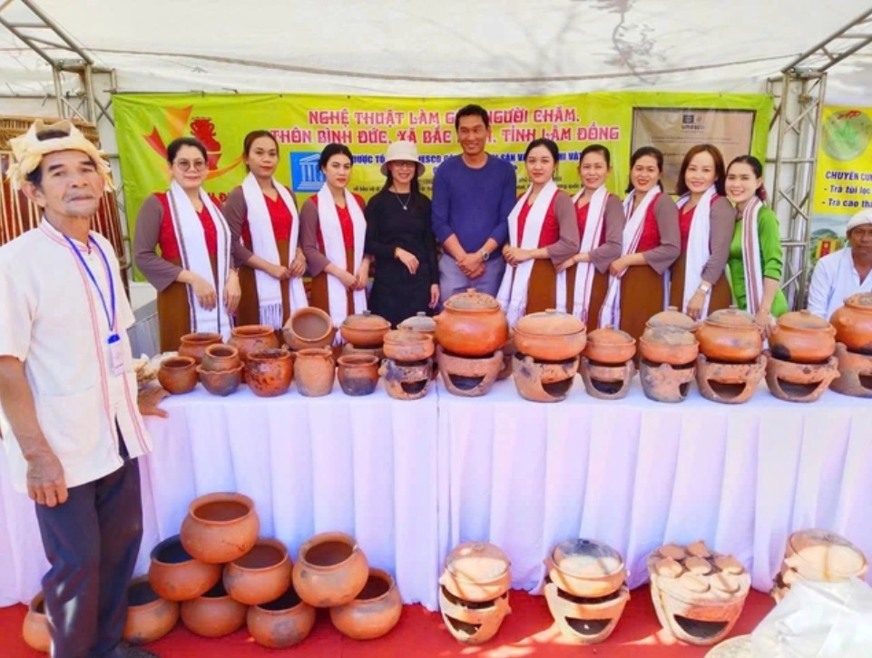 Gốm Bình Đức - Di sản sống của người Chăm trước nguy cơ mai một