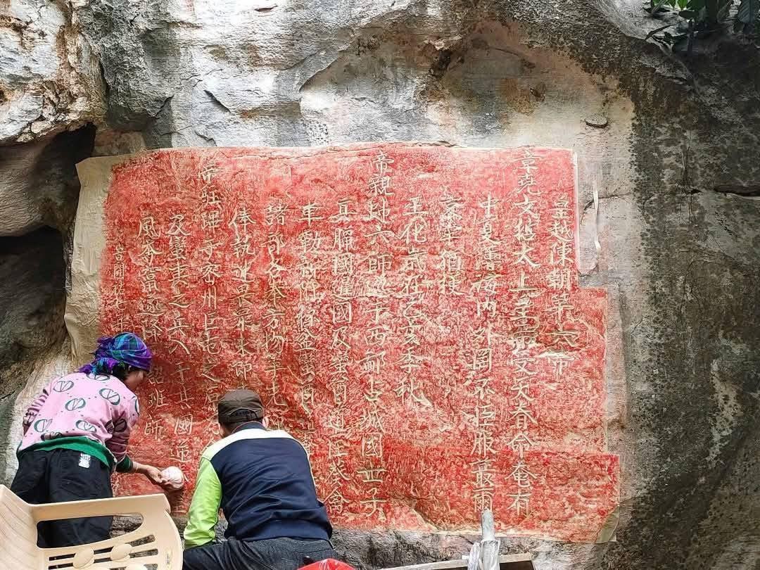 Tấm văn bia cổ 700 năm tuổi ở Nghệ An Tấm văn bia cổ 700 năm tuổi ở Nghệ An