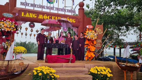 soi noi ngay hoi lang nghe truyen thong kim bong hoi an nam 2026
