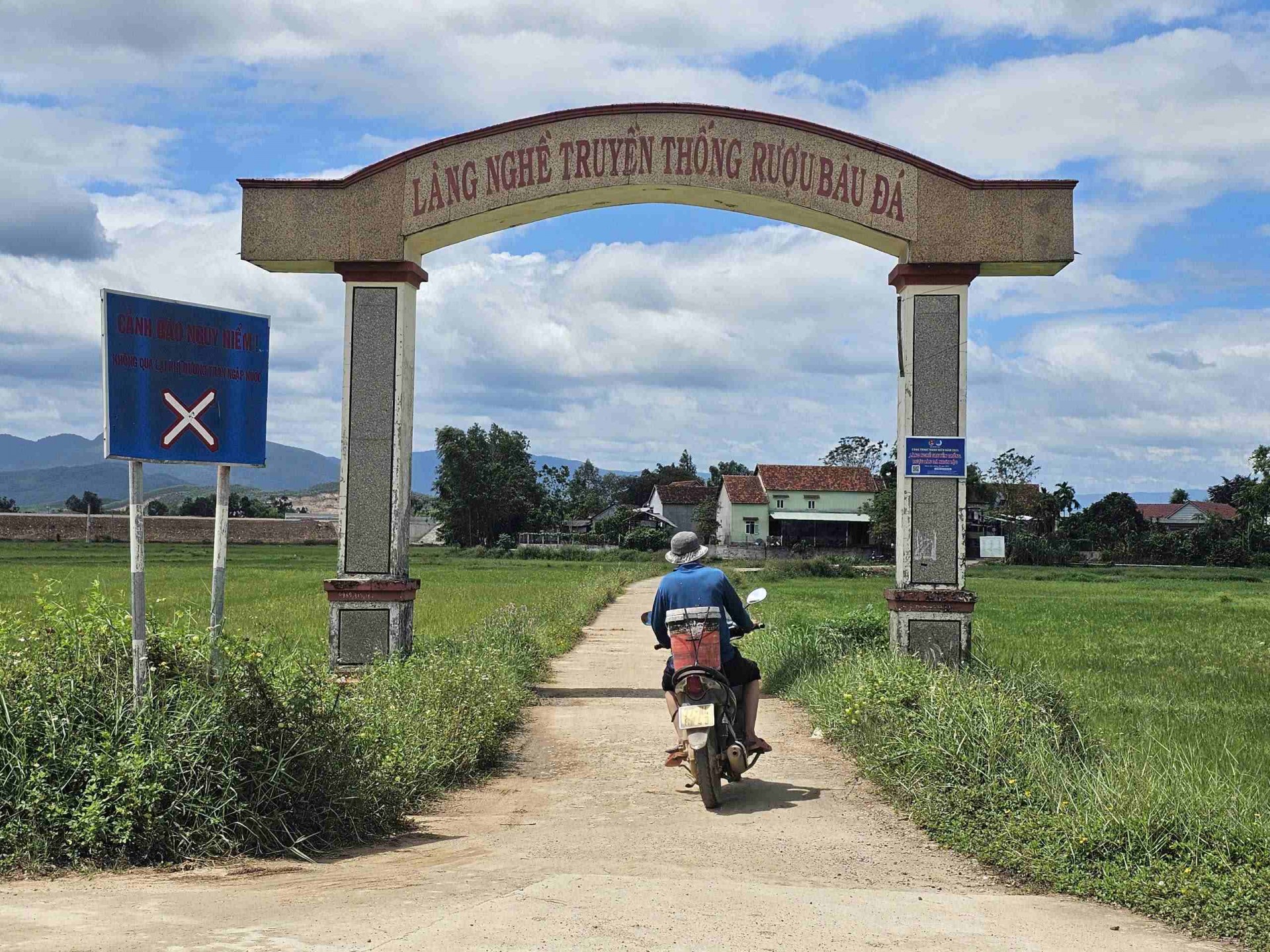 Gia Lai: Giỗ Tổ Làng nghề rượu Bàu Đá tri ân tiền nhân, gìn giữ hồn cốt “quốc tửu” xứ Nẫu Gia Lai: Giỗ Tổ Làng nghề rượu Bàu Đá tri ân tiền nhân, gìn giữ hồn cốt “quốc tửu” xứ Nẫu