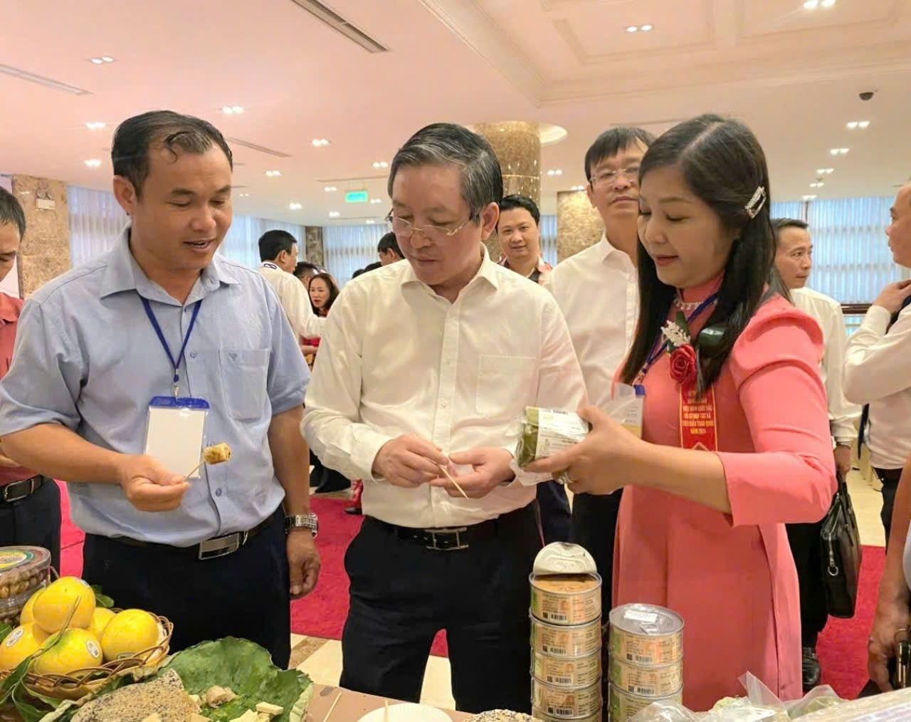 Nâng sức cạnh tranh cho sản phẩm OCOP Cần Thơ: Từ mở rộng số lượng đến nâng chất thị trường Nâng sức cạnh tranh cho sản phẩm OCOP Cần Thơ: Từ mở rộng số lượng đến nâng chất thị trường