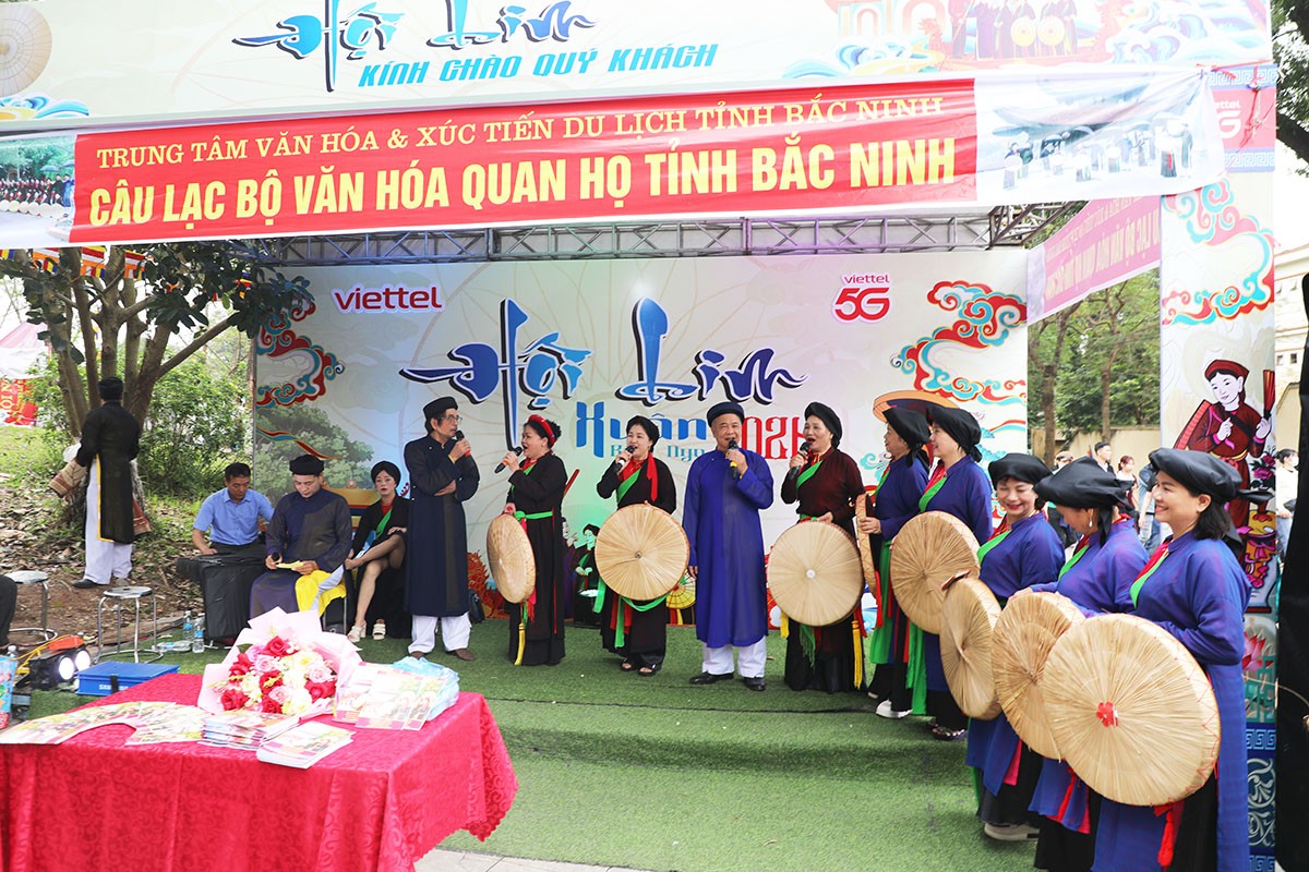 Rộn ràng không gian quan họ giữa miền Kinh Bắc Rộn ràng không gian quan họ giữa miền Kinh Bắc